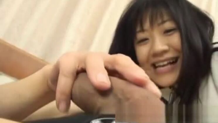 美しい無精ひげの日本人尻軽