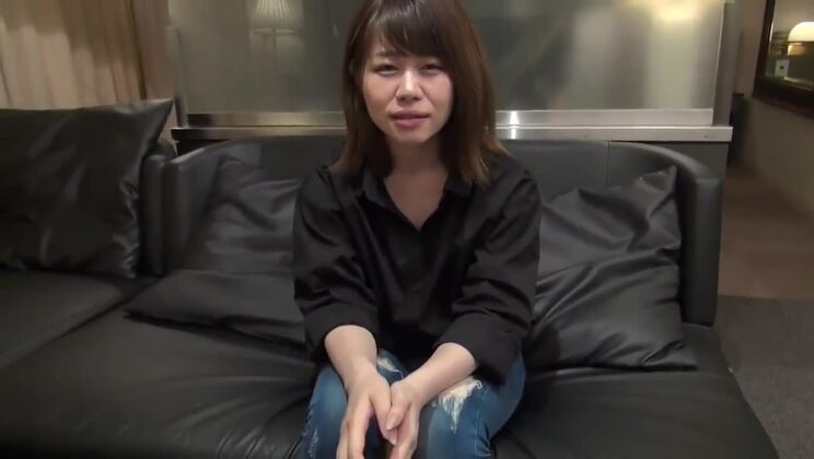 可愛いアジア系の尻軽女