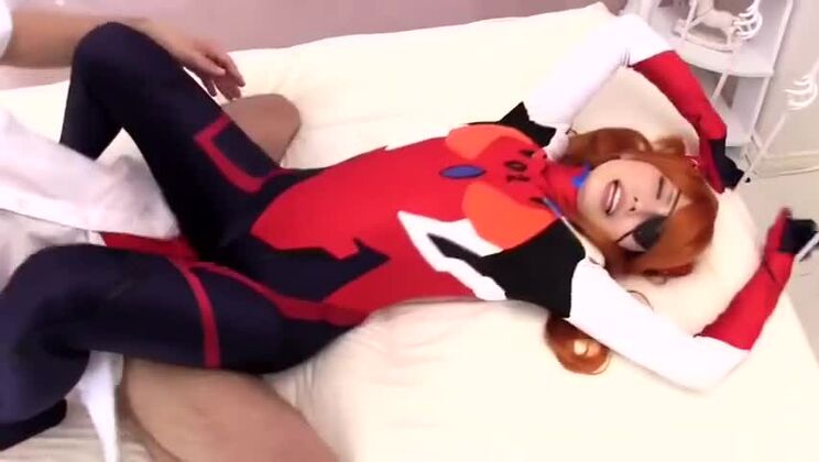 ジューシーなニンジン風味の東洋人女性が激しく責められた