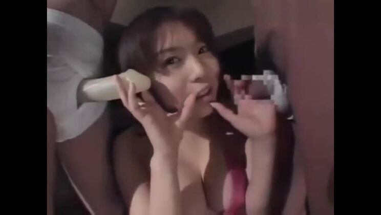 素晴らしい胸の東洋の女性