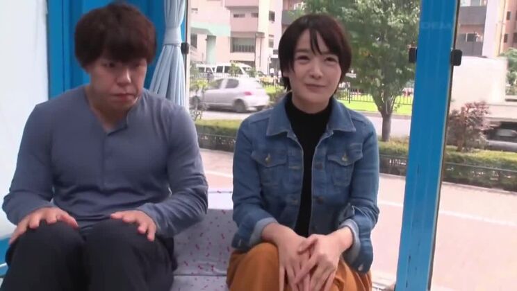 神々しい小さな胸のアジア人女性