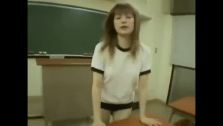 魅惑的な日本の売春婦が大量ぶっかけを受ける