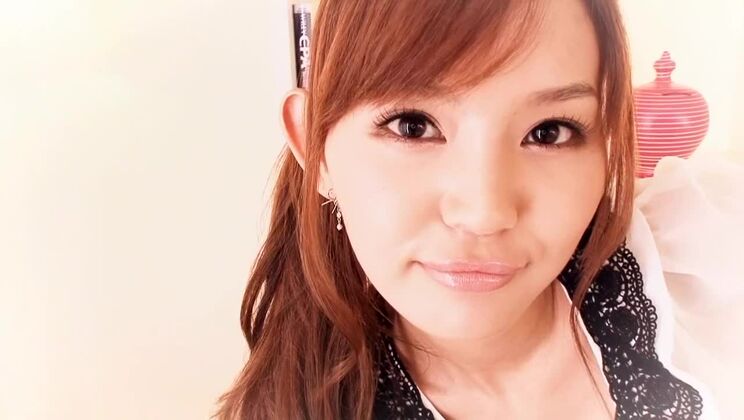 素晴らしい赤毛の日本人ビッチがアマチュアの楽しい時間を過ごしている