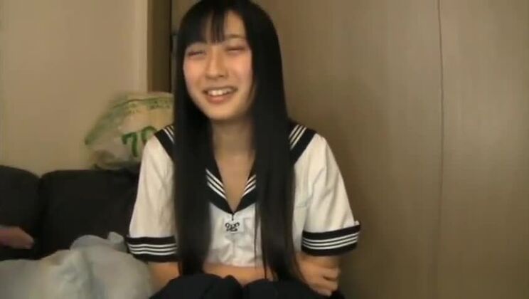 誘惑した日本の尻軽女は激しく叩かれた