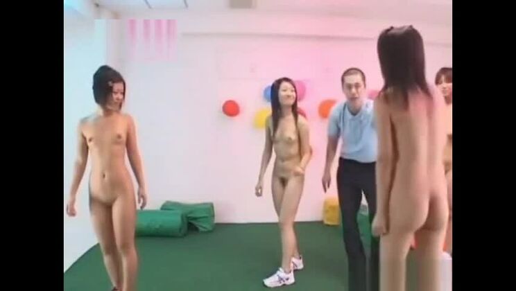 魅力的な日本人ハジーが超ハードコアなポルノシーンに登場