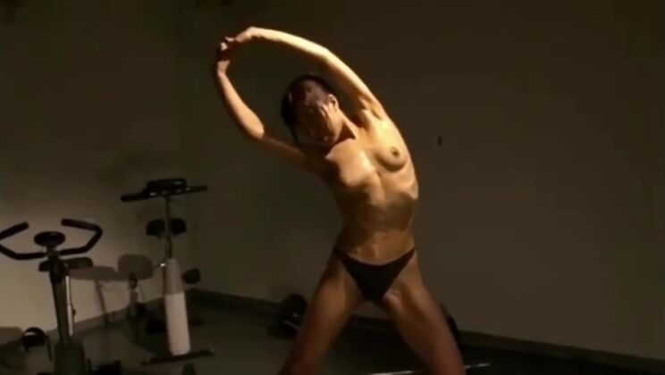 美しい日本人女性がプライベートなアマチュアセックスビデオに登場