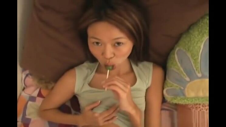 信じられないほどのアジア系の尻軽女