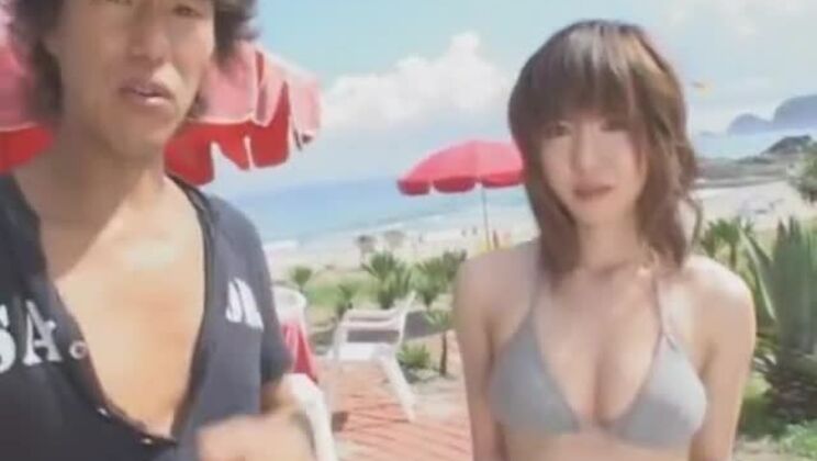 魅力的な日本のハジーが家の外で