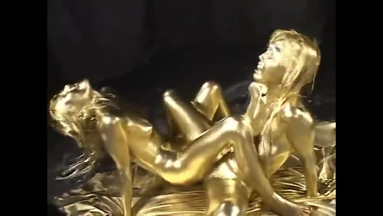 超グラマーなフェティッシュな楽しみを満喫する、美しいアジア人娼婦