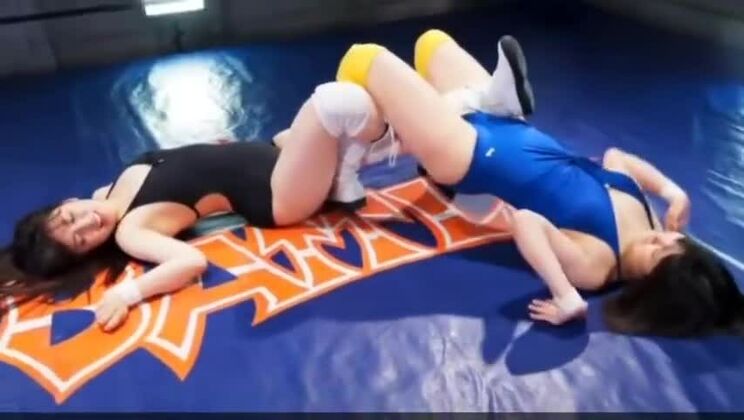 おしゃれな日本人少女がフェティッシュな夢を叶える