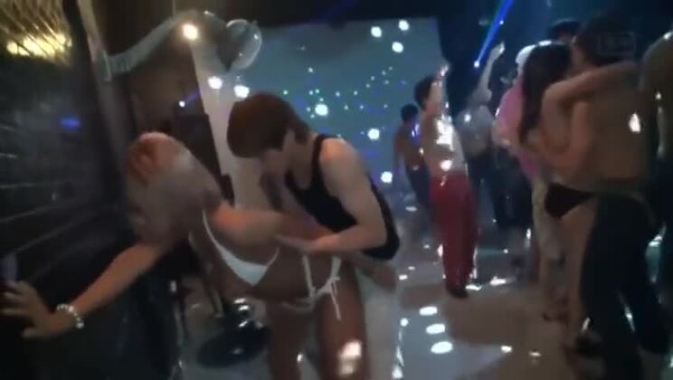 神々しい東洋の女性