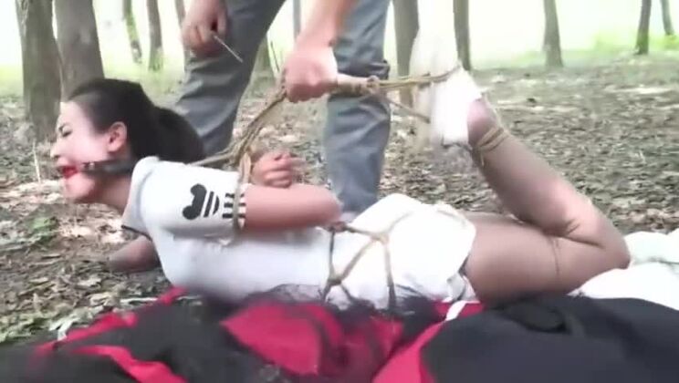 信じられないほど美しい東洋人女性がフェティシズムを楽しんでいる