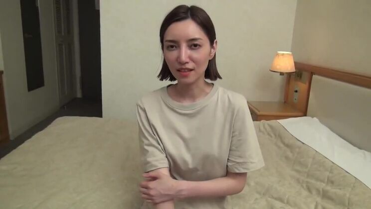 ハニーな日本人女性が、彼女の卑猥で変態的な夢を叶える