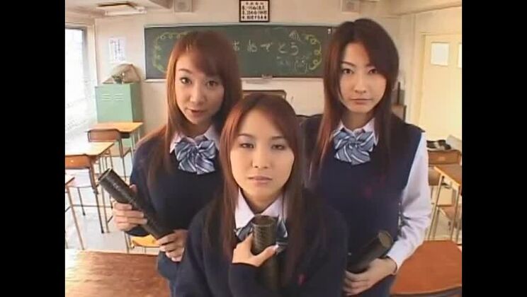 秋月まりん、赤西涼、遥めぐみが出演する日本のセックスビデオ