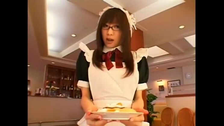 公共の場でゴージャスな日本人売春婦