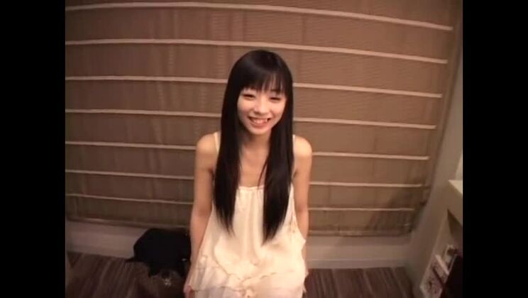 驚くほど胸の小さい日本人彼女