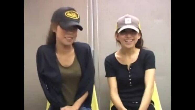 公共の場での素敵なアジア人売春婦