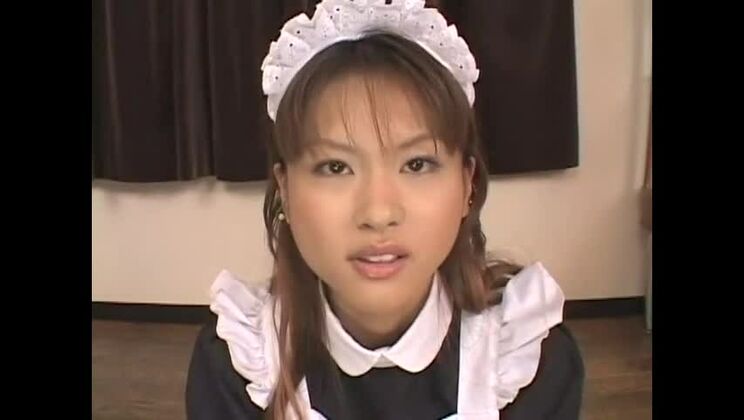 フェイシャルマッサージが大好きなセクシーな日本人女性