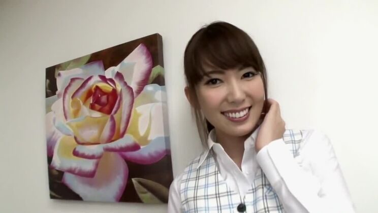 魅力的な日本の尻軽女が屋外で素晴らしいおしっこセックスビデオを披露魅惑的な日本の