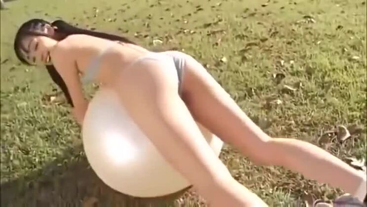 美しいブルネットの東洋人売春婦がハードコアなセックスをした