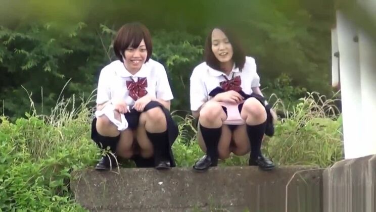 日本人女性がフェチを楽しみながら興奮している