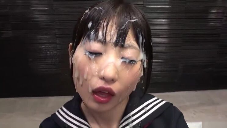 に登場する最高の日本人モデル、沢木十里 ブッカケXXXビデオでパフォーマンスをする愛らしいアジアの