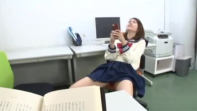 穏やかなアジア人女性