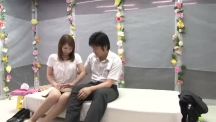 最高の日本人ハジーのリアルな自家製ポルノビデオ