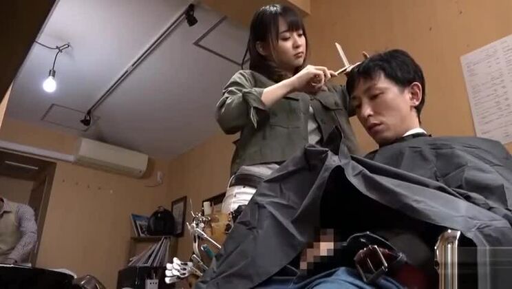 セクシーな日本人売春婦が公共の場所で激しく犯された