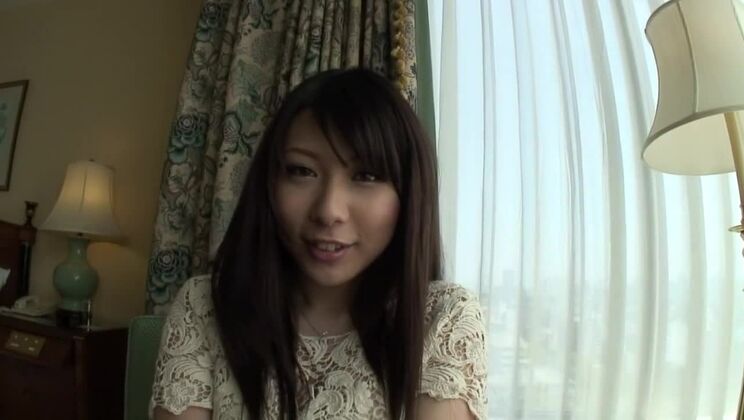 巨乳の美しい東洋人売春婦が本物の素人ポルノビデオに登場