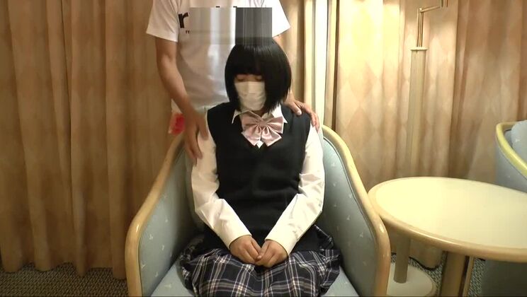 信じられないほど美しいアジア人女性が熱いアマチュアセックスをしている