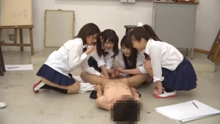 ジューシーなアジアのタルトが彼女の汚い変態の夢を叶えます