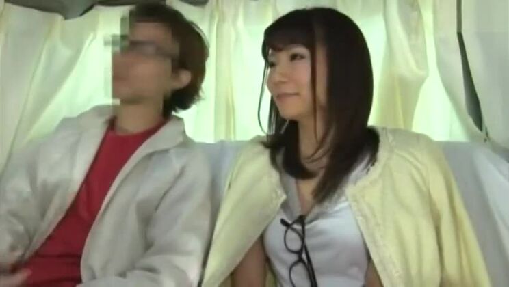 ハンサムな東洋人女性