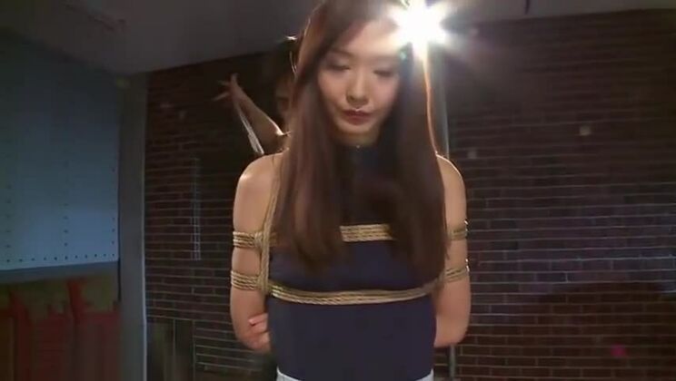 美しいフェチセックスビデオをフィーチャーしたボニーな日本人少女