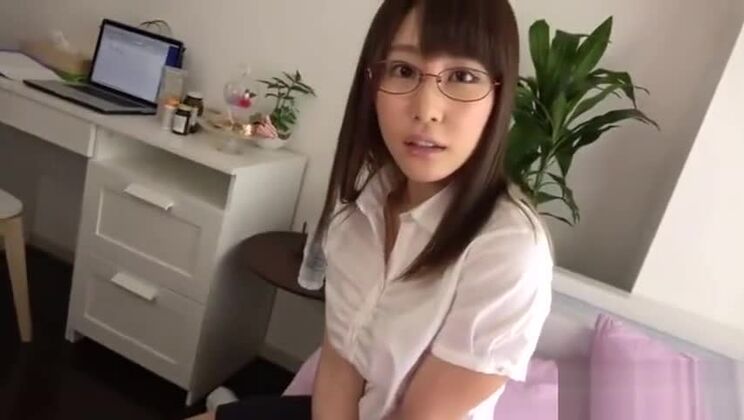 魅惑的な巨乳の日本人ビッチ