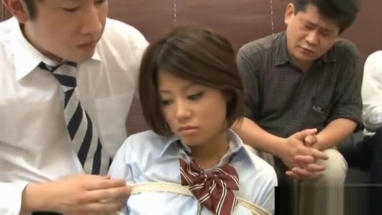 女の子をからかう