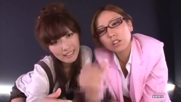 美しいアジア人女性が登場するフェチセックスビデオ