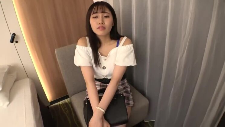 美しい東洋の尻軽女が素晴らしいハードコアセックスをしている