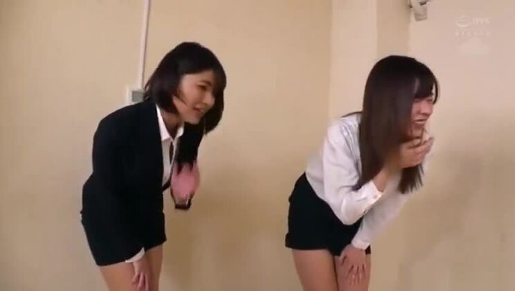 魅力的な日本の売春婦が素晴らしいフェティッシュポルノを披露