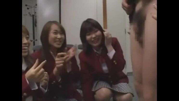 美しいフェチセックスビデオをフィーチャーした可愛い日本人少女