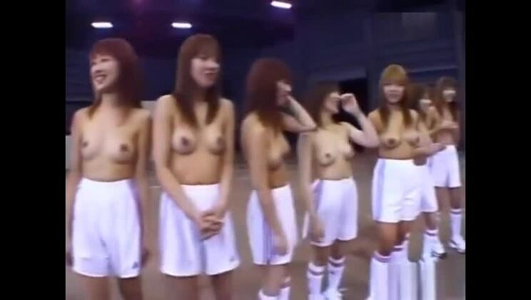 ボニー・アンヘイブン・アジアン・ギャルが愛の穴に指を入れている