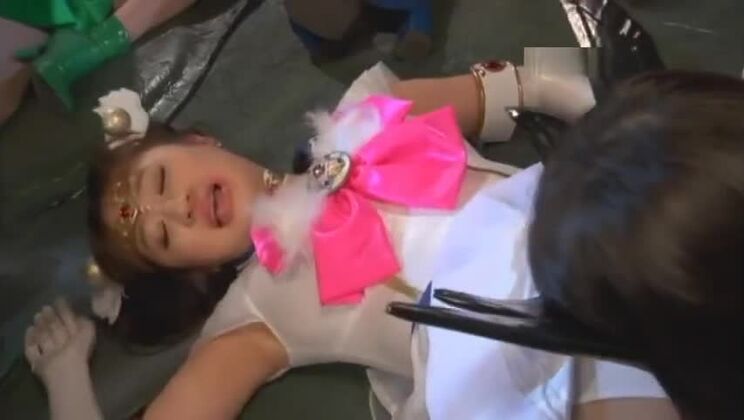 的な東洋の尻軽女がコスプレXXX映画に参加しています