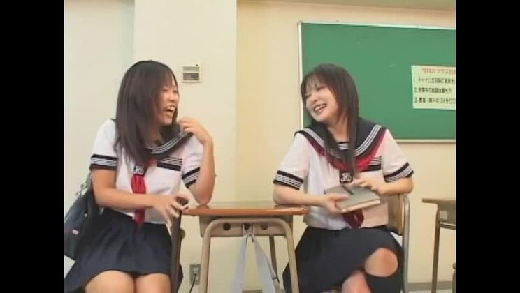 かわいい小乳の日本人娼婦はフェチを楽しむのが好き