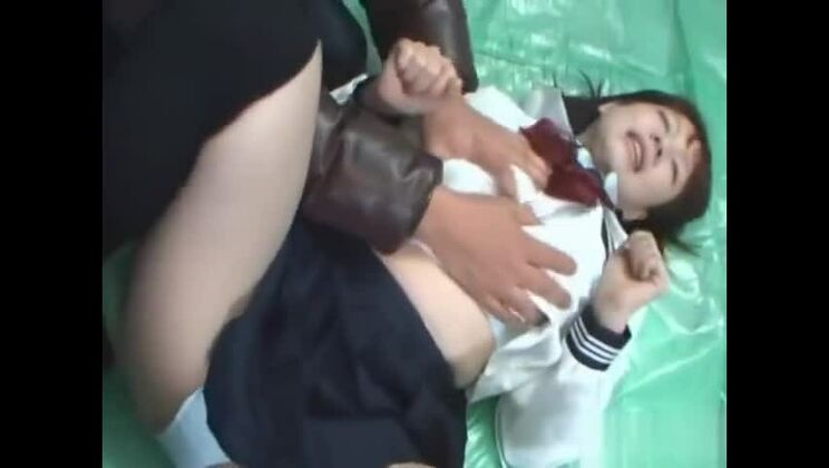 シュガーなアジア人女性が激しくファックされる