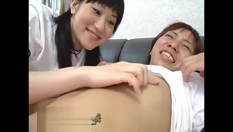 日本人女性を誘惑して熱いアマチュアセックスをする