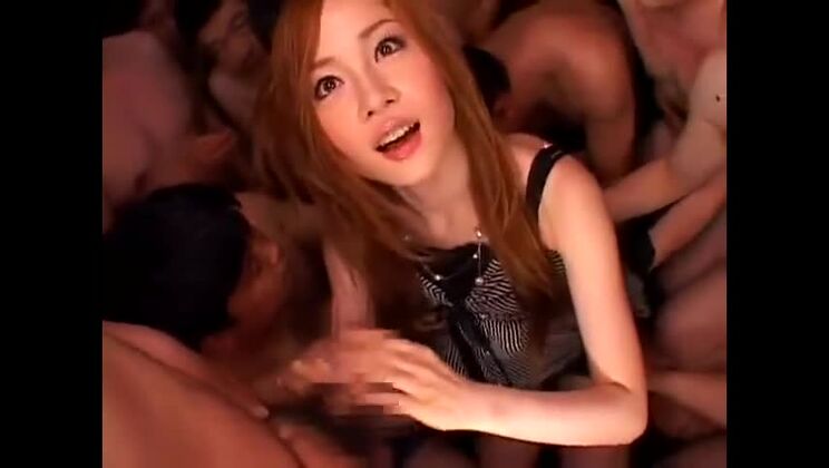 驚異的なアジア人売春婦が繰り広げる衝撃的なグループセックス
