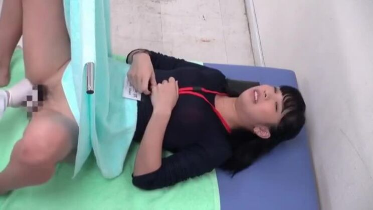 魅力的な巨乳のアジア人ビッチ