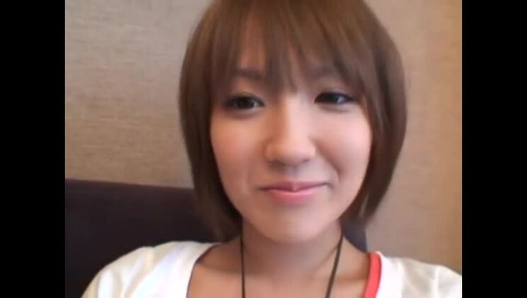 芳醇な平胸のアジア人