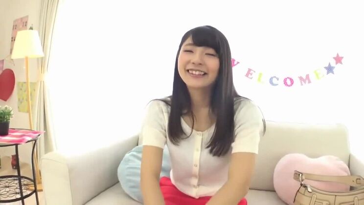 愛らしい日本のタルトが激しく叩かれた