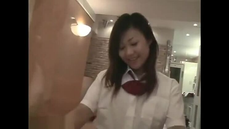 魅力的な日本人ビッチが、ちょっと変わったフェティシズム体験をする